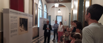 Asociados de la AVT visitan en el Senado la exposición “Imágenes para la memoria”